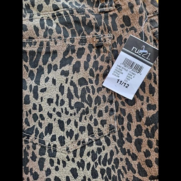 NWT Rue21 Tiger Print Short Shorts Size 11/12 - Picture 2 of 5